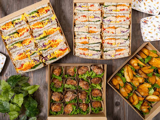 定番2種サンドと人気2種おかずセット(800円) 