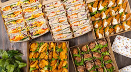 定番2種サンドと豪華3種おかずセット(950円 / 人) - オードブル