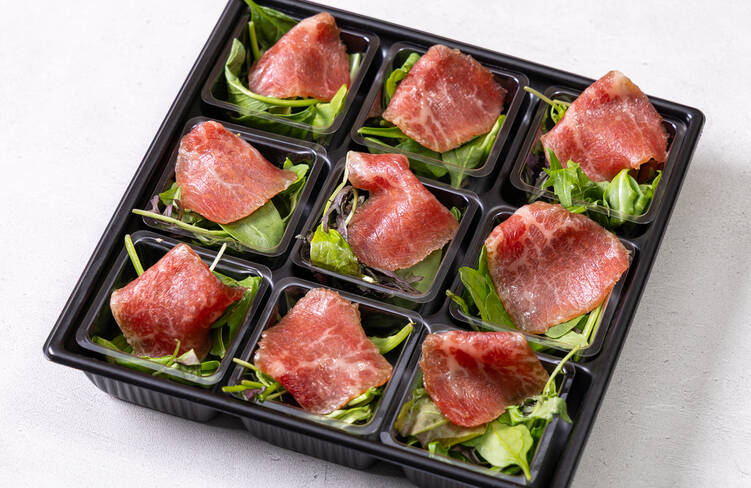 ベビーリーフと熟成和牛の生ハムサラダ