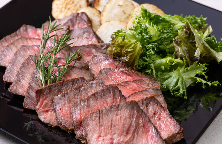 2種の熟成和牛希少部位塊肉 ブランド岩塩と本わさび添え