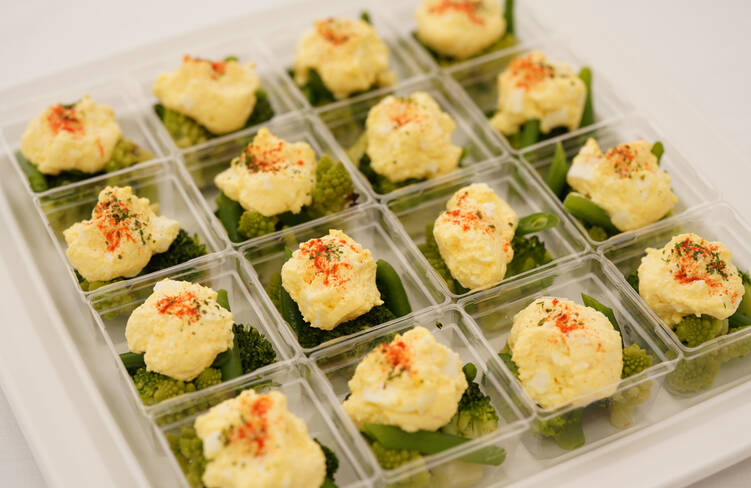 緑野菜のミモザサラダ バーニャカウダソース