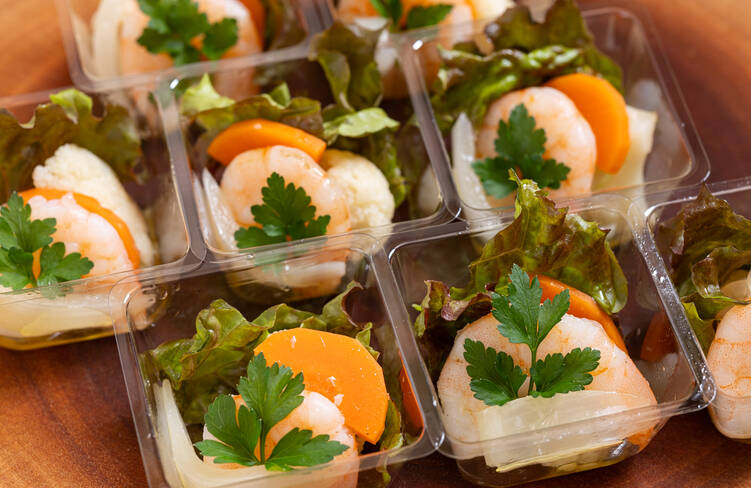 季節野菜のグレッグとエビのマリネ