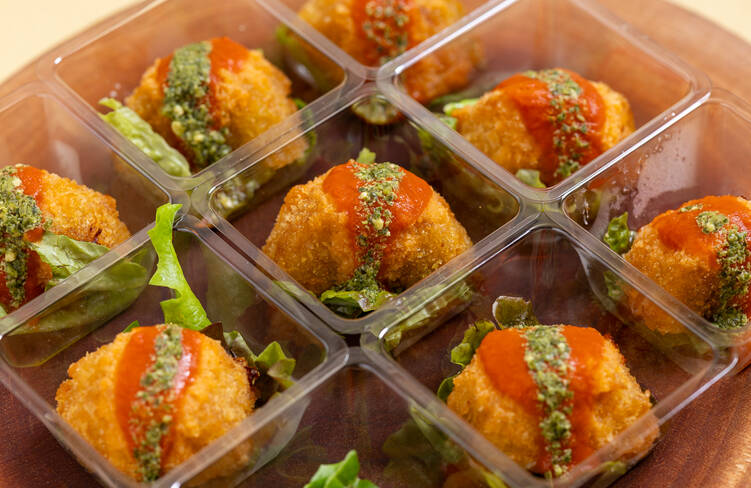 リゾットコロッケ トマトとバジルのソース