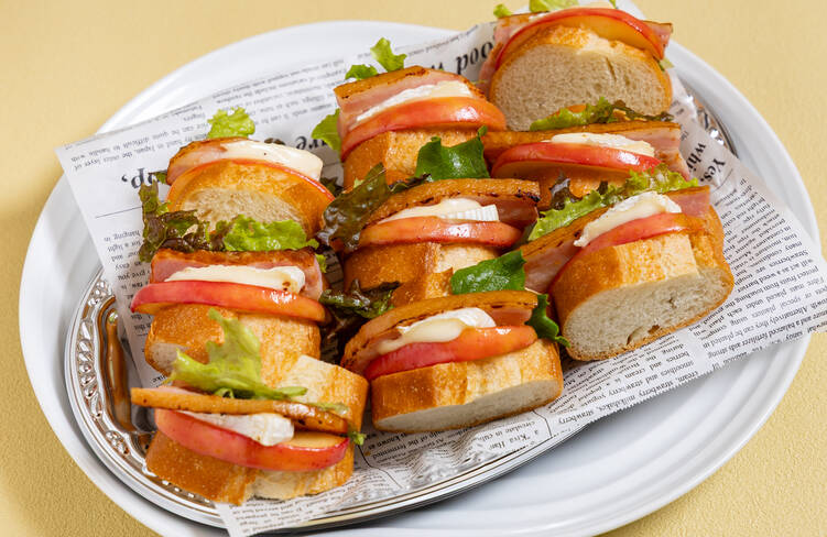 焼きリンゴ・カマンベールチーズ・ベーコンのカスクルート