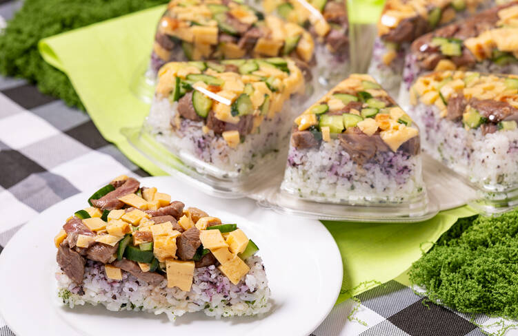 肉ばらちらしの寿司ケーキ