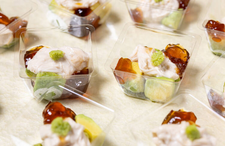 湯葉とアボカドの出汁ジュレ掛け