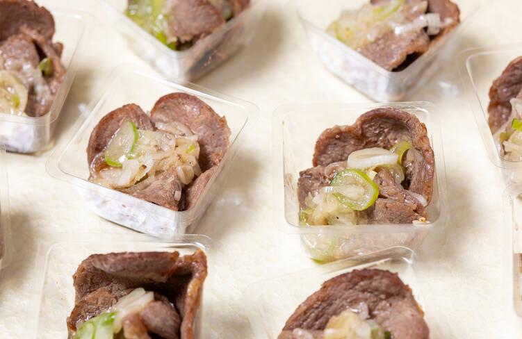 ネギ塩でたのしむ牛タン焼き