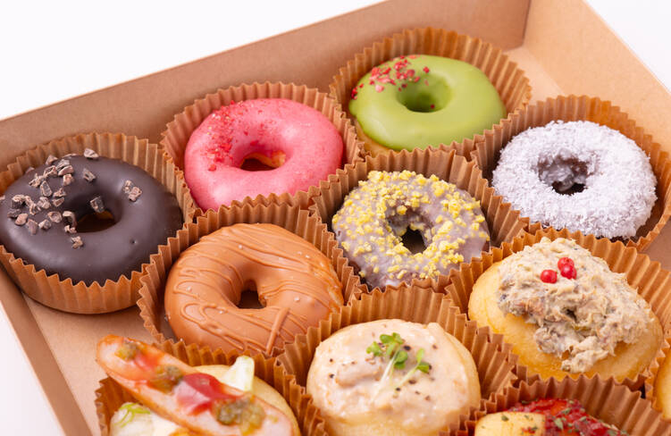 計6種のカラフルなスイーツドーナツ