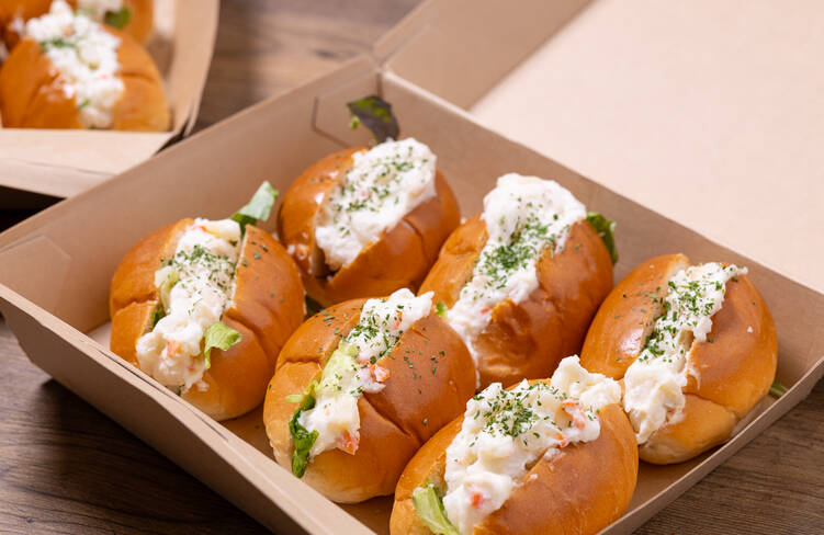 ごろごろポテトサラダのバターロールサンド