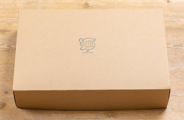 ロゴスタンプが入ったクラフトBOXでお届け！
