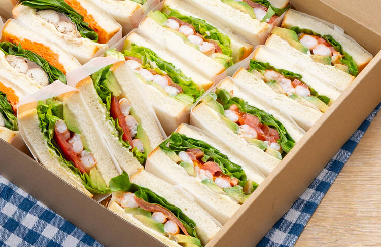 プリッとした海老とまろやかなアボカドを合わせた「海老アボカドサンド」