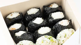 王道の鮭入り！4種の白米おにぎり/1人2個(500円 / 人) - オードブル