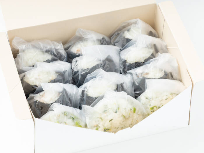 王道の鮭入り！4種の白米おにぎり(1人2個)｜愛米家本舗 - シェフコレ
