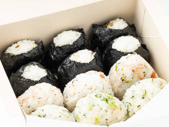 混ぜご飯2種入り！4種の白米おにぎり/1人2個(500円) 