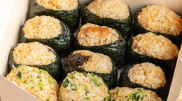 王道の鮭入り！4種の玄米おにぎり/1人2個(500円 / 人) - オードブル