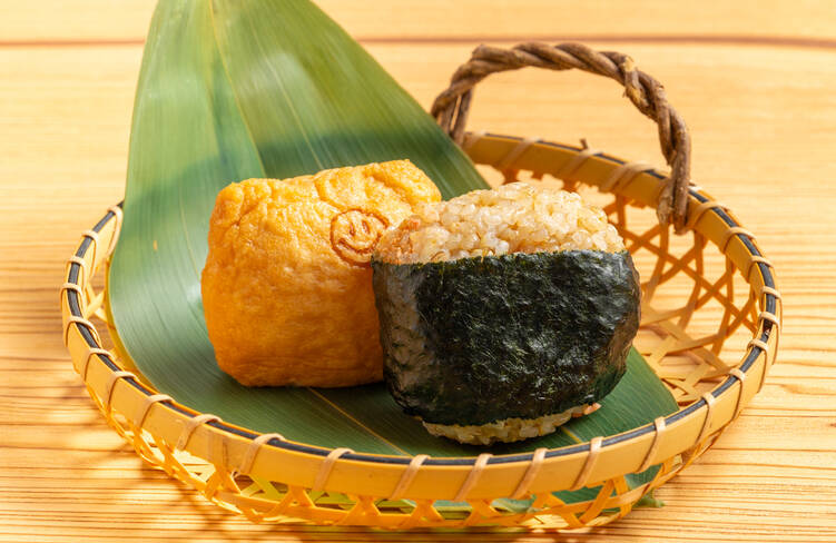 1名様分盛付イメージ(おいなりさん&times;たらこおにぎり)