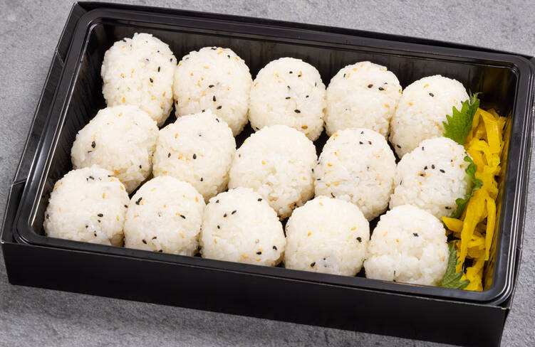 ひとくち二色ごまおにぎり