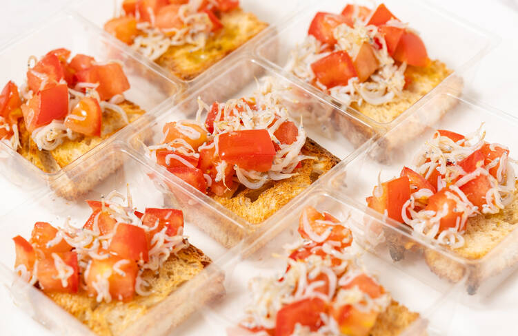 釜揚げシラスとトマトのブルスケッタ