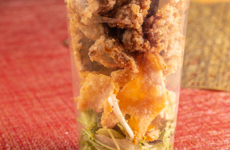 ※ご注文人数によっては、荷崩れ防止の為の「鶏皮チップス」が合い盛りされている場合がございます。