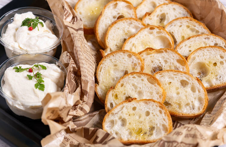 ハニーチーズ豆冨 バケットのせ