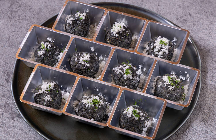 黒トリュフ香るパルメジャーノ揚げリゾット