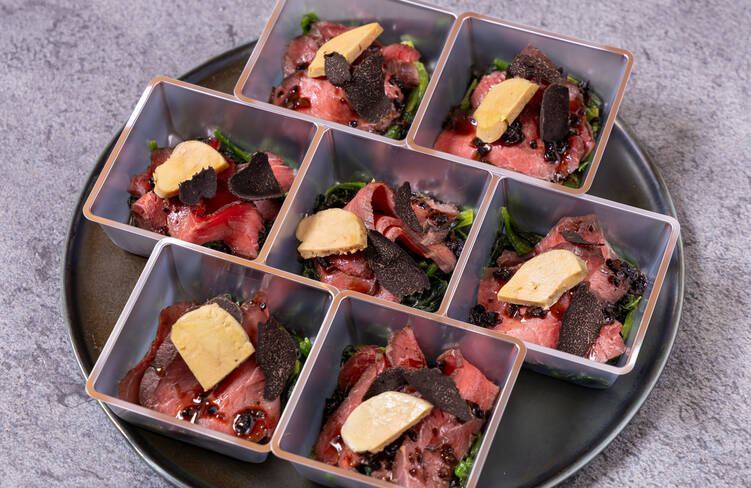 特製ローストビーフ フォアグラとトリュフのロッシーニ仕立て