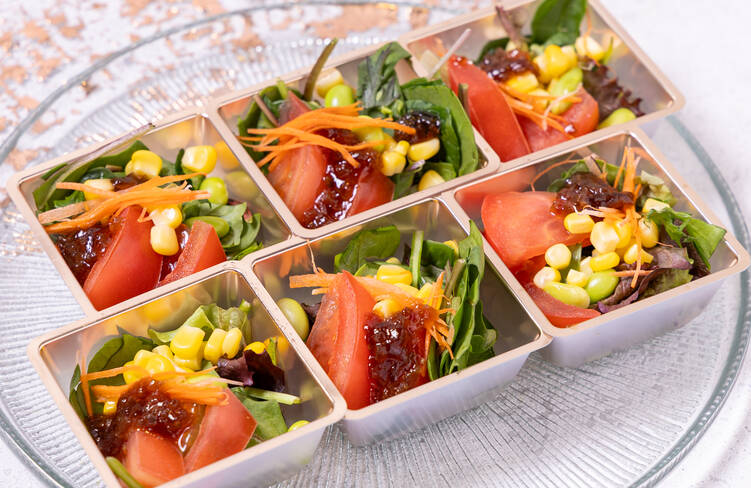 こだわり玉ねぎジュレの彩りサラダ