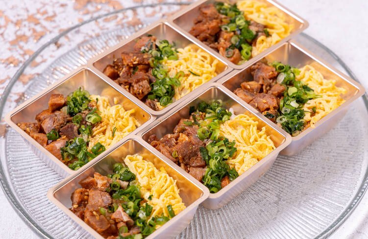 黒胡椒香るローストビーフのミニユッケ丼