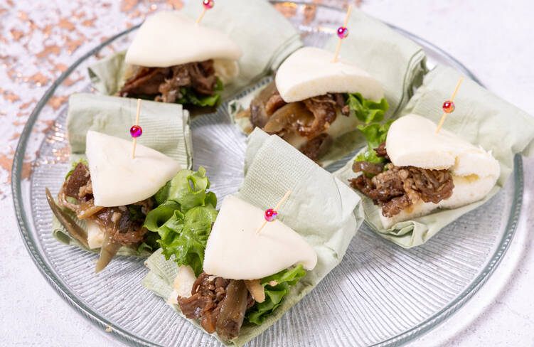 もちふわ蒸しパンの「極上」和牛すき焼きサンド