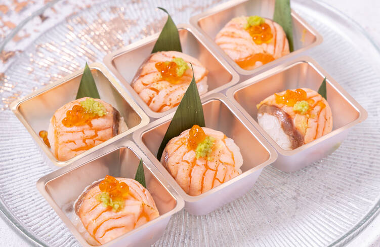 炙りトロサーモンの手毬寿司