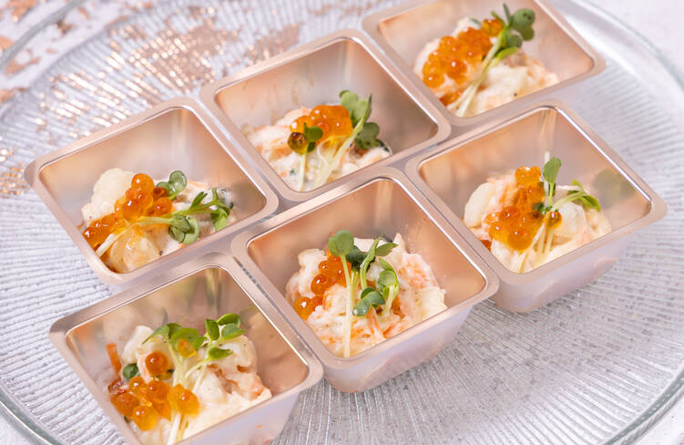 焼鮭といくらを使用した贅沢ポテサラ