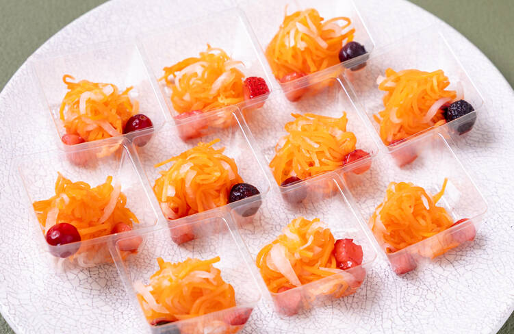 彩り根菜と果実のさっぱり和え