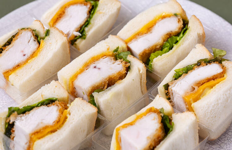 信州みそデミソースの鶏カツサンド