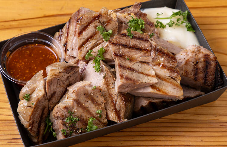 BistroU名物！豚肩ロースのコンフィ