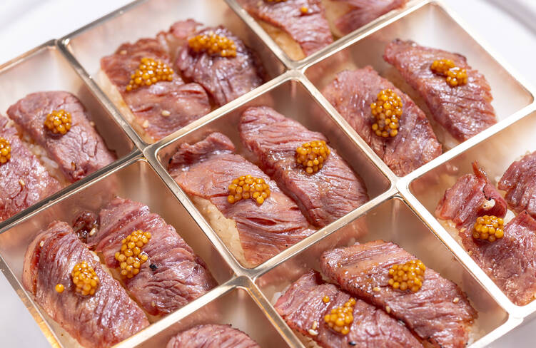和牛肉寿司～鎌倉産粒マスタードのせ～