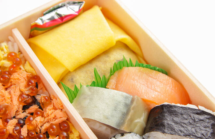 ふくさ寿司と押し寿司もあって華やかに