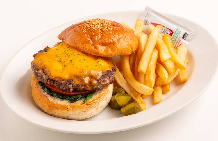 人気No.1！濃厚チェダーチーズが和牛パティの旨みを引き立てる「チーズバーガー」