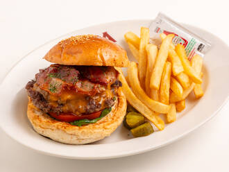 SASAオリジナル・ベーコンチーズバーガー(2,300円) 