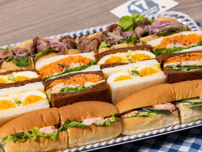 サンドイッチ パンも具材も色々！贅沢パーティープレート｜17sandwiches