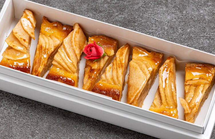 【季節のフルーツ焼タルト】林檎(※季節によってフルーツが変わります)
