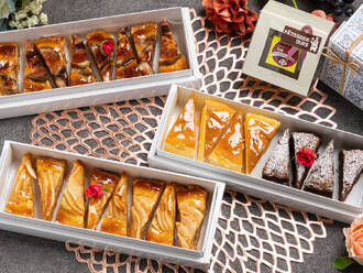 2種のフルーツ焼タルトと定番ケーキのアソート(1,080円) 