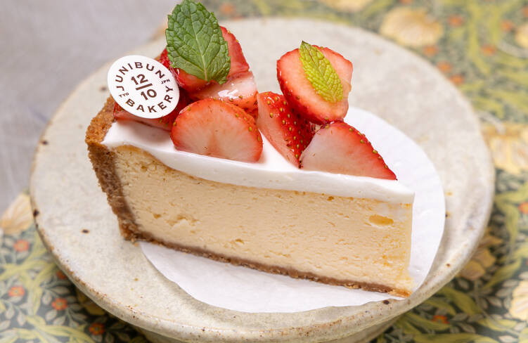 季節のジュウニブンチーズケーキ(※画像はイチゴになります)