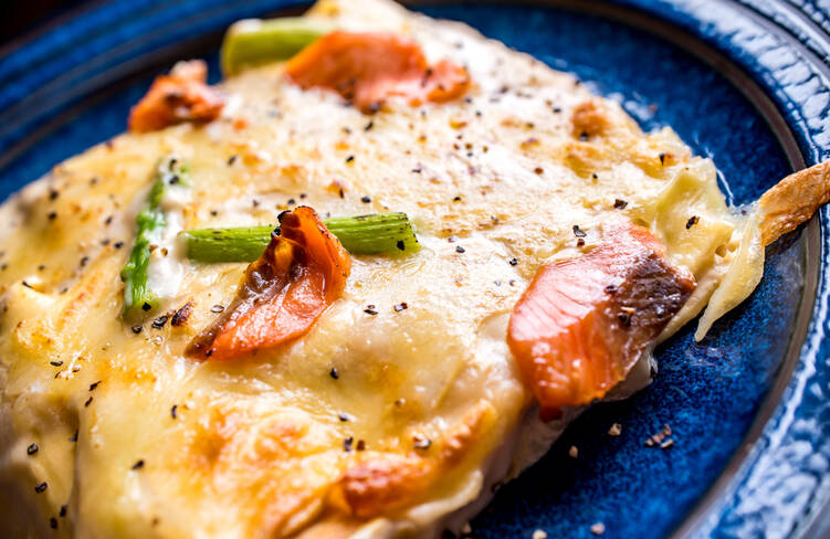 スモークサーモンとケールのフジッリサラダ ～アンチョビオイル仕立て～