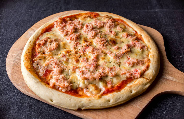 【温製】ズワイガニの旨みを閉じ込めた贅沢トマトソースピッツァ