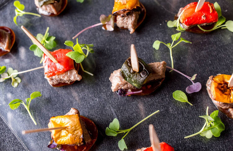 サイコロステーキと彩り野菜のピンチョス～トリュフソース～