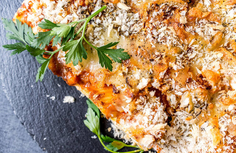 【温製】自家製ミートソースのリガトーニの香草焼き