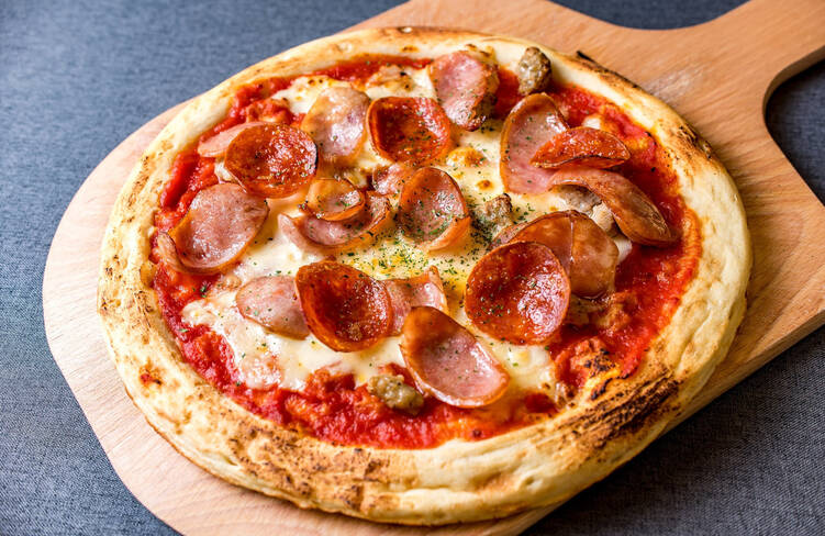 【温製】ペパロニとソーセージのミートピザ