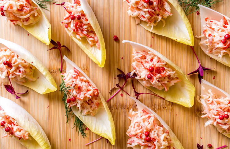 シーフードサラダのアンディーブボート