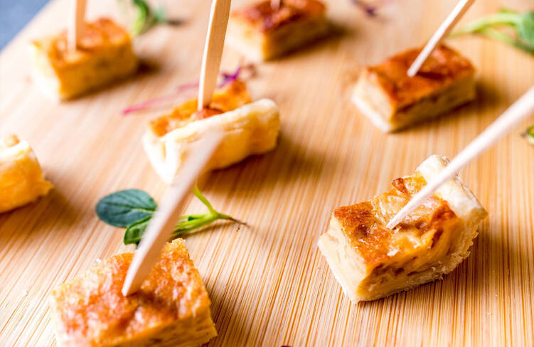 新玉ねぎのオニオングラタンキッシュピンチョス