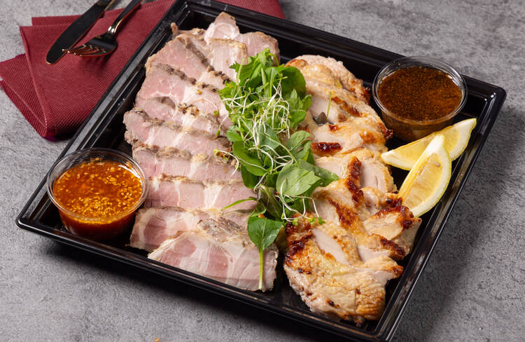 低温調理のポークステーキ / 塩麴熟成のチキンロースト